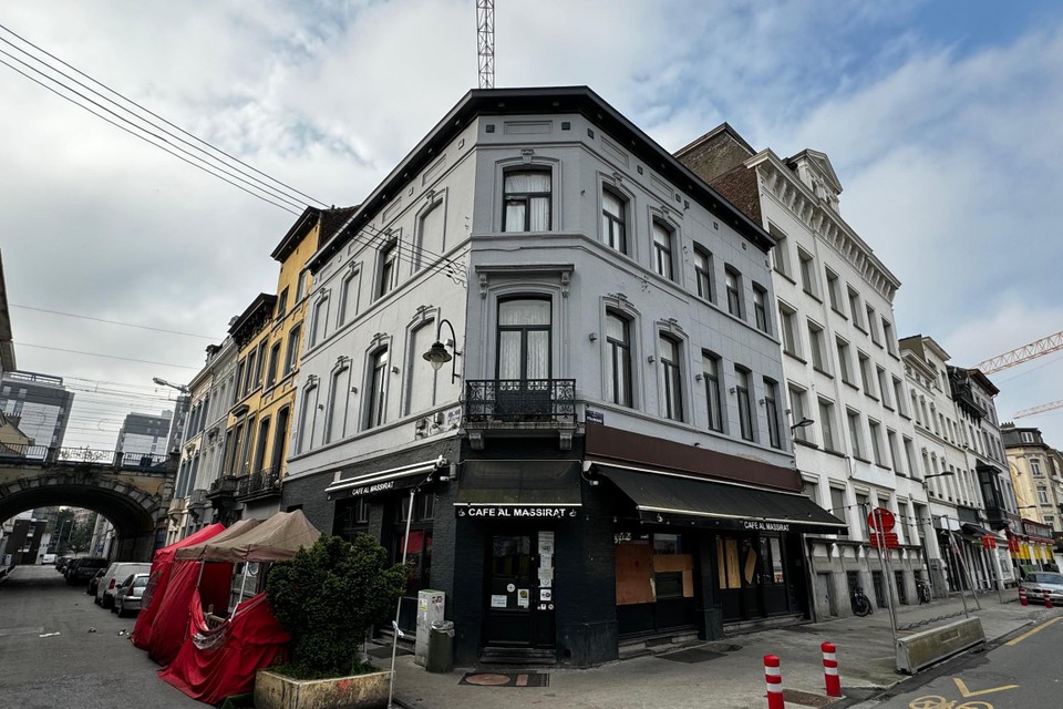 De dodelijke schietpartij vond plaats aan dit café.