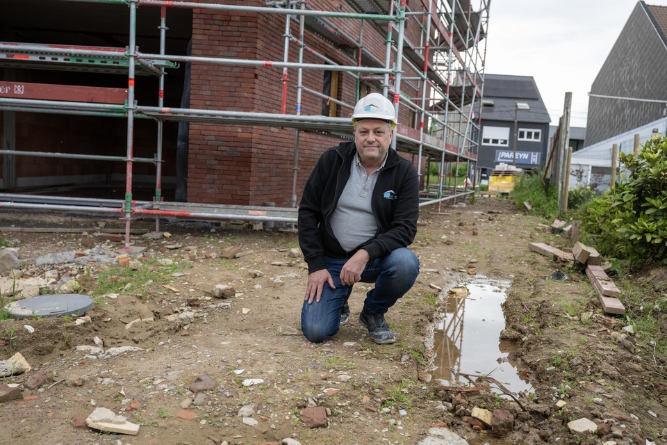 Bouwondernemer Gunther De Greef zag zijn achterstand naar eigen zeggen in vijf maanden oplopen tot één maand.