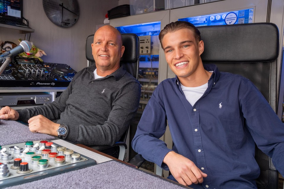 Piet en Piet Verwijk van de Deca-Dance. De attractie pakt dit jaar uit met een heuse dj-booth