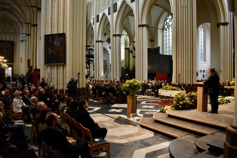 Burgemeester Dirk De fauw spreekt woorden van lof over zijn voorganger.