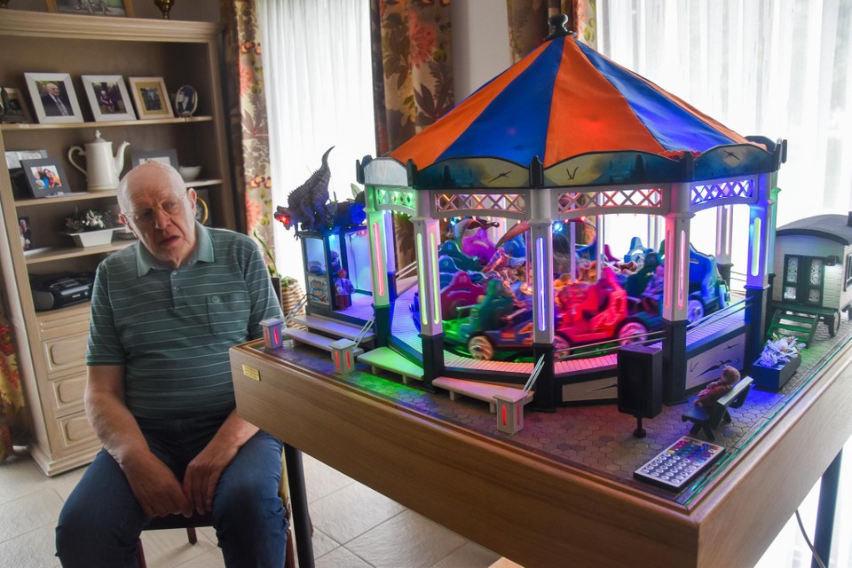 Eddy begon twee jaar geleden aan zijn creatie. “Mijn vrouw werd ziek en ik was veel thuis. Ze moedigde me aan om er werk van te maken.”