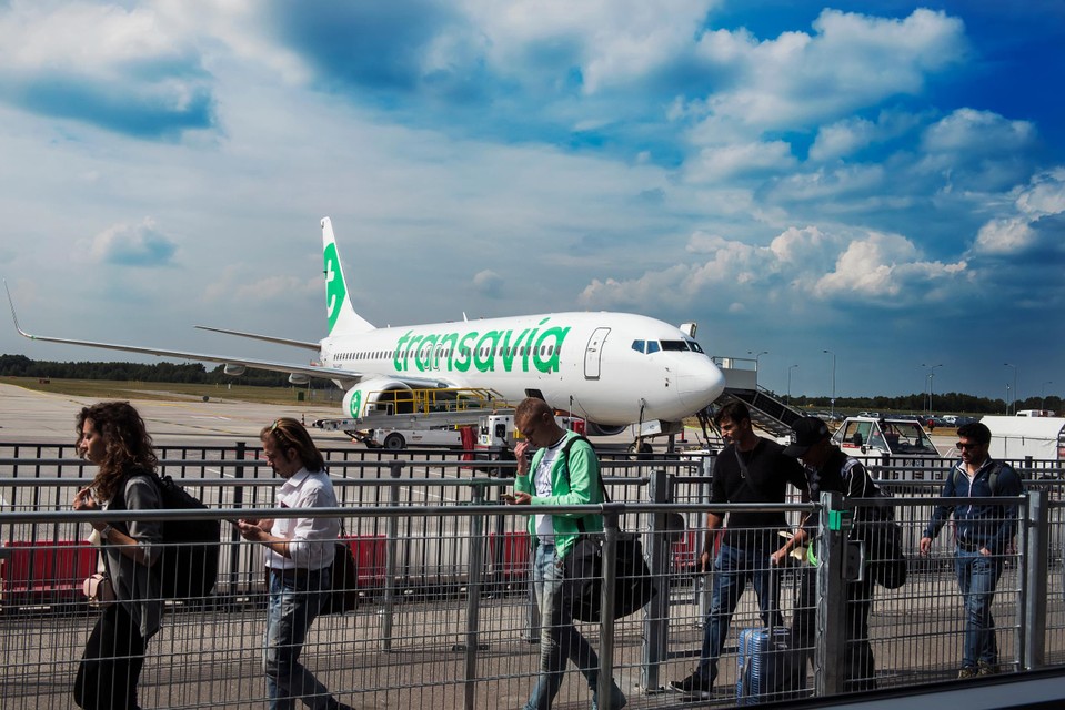 Het Nederlandse Transavia blijft voorlopig buiten schot, al moet je ook daar bijbetalen voor handbagage.