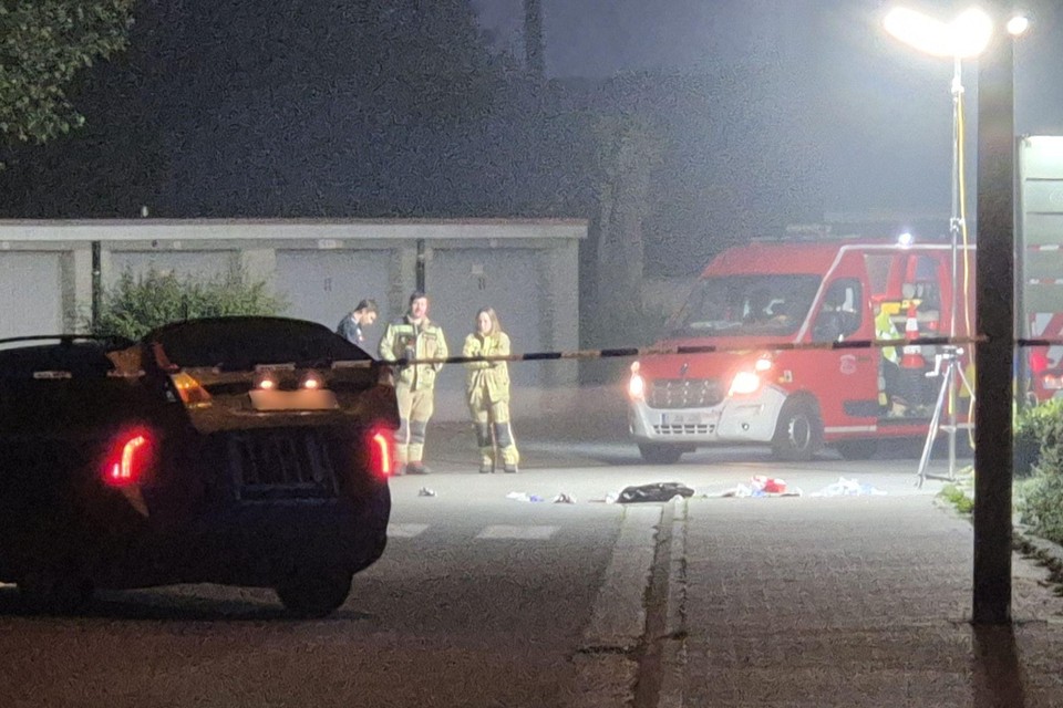 Brandweer en politie bleven ter plaatse nadat het slachtoffer overgebracht was naar het ziekenhuis.