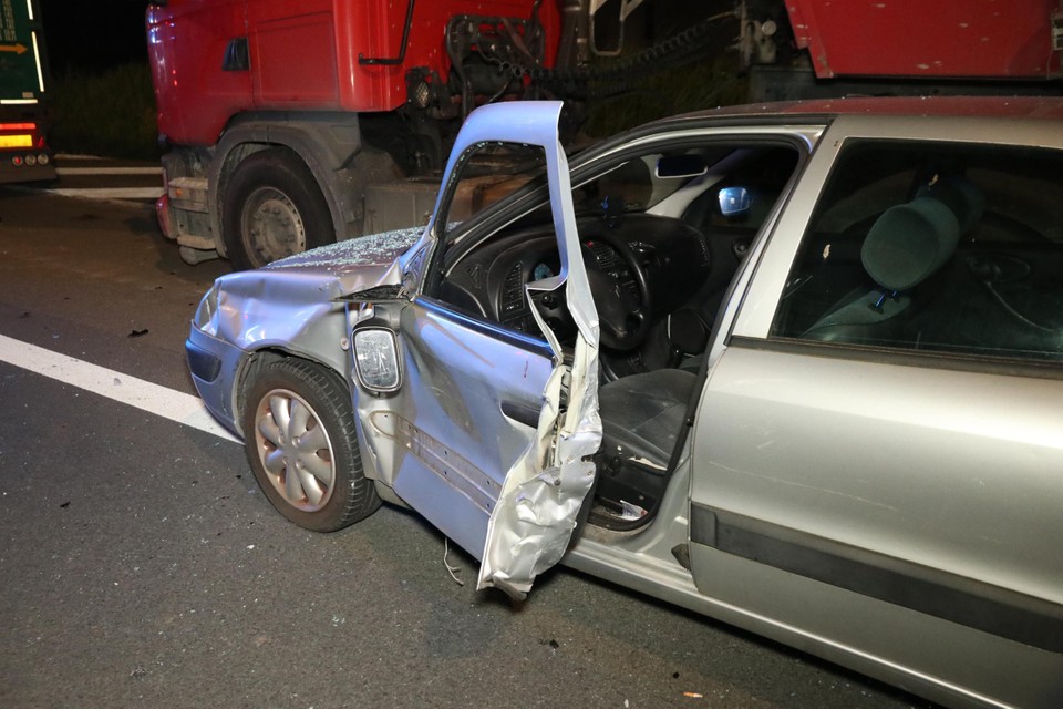 Bij het ongeval werd de wagen in de flank geramd, de bestuurder werd gewond.