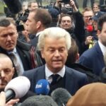 Geert Wilders voert vandaag campagne op de Haagse Markt: “Stem PVV voor veiligheid en streng asielbeleid!”.