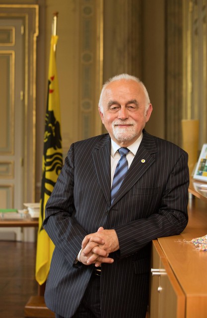 Peumans.