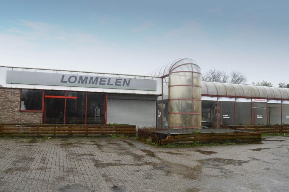 Het gebouw van Elektro Lommelen staat al meerdere maanden te koop.