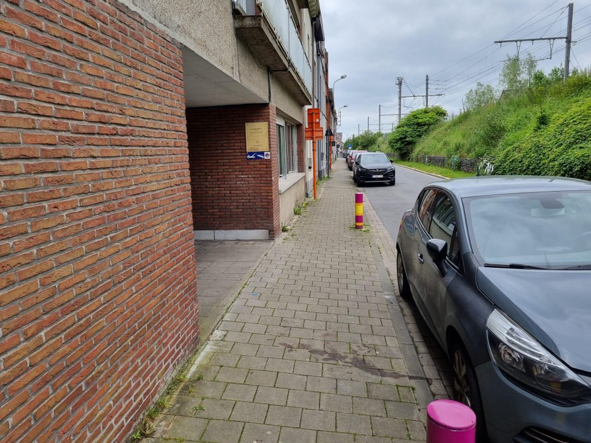 De feiten speelden zich in de IJzerenwegstraat af, waar nog wat bloed zichtbaar is.