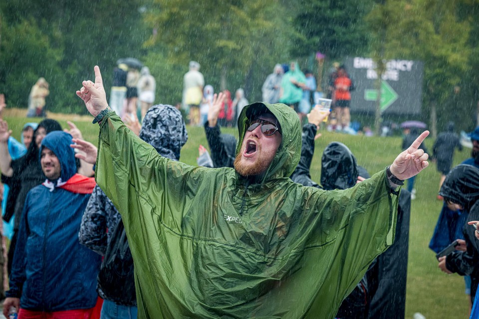 Ook vorig jaar wisselden zon en regen elkaar af op Tomorrowland.