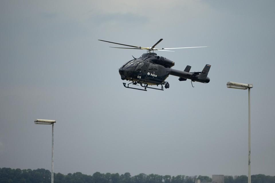 Ook de helikopter van de federale politie werd ingezet bij de zoekactie naar de jongeman.