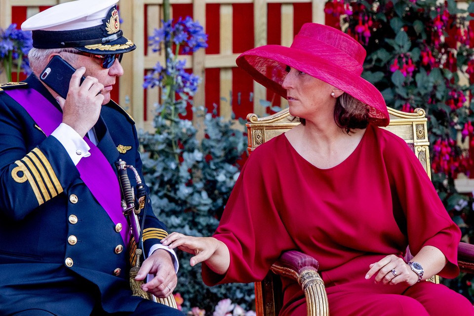 Laurent en Claire tijdens het defilé in 2019. Dit jaar zal de prinses er niet bij zijn.