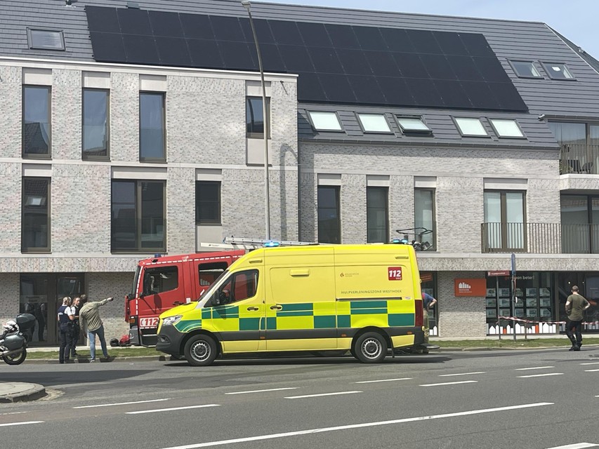 Het slachtoffer werd overgebracht naar het ziekenhuis. Ze klaagde onder meer over pijn aan haar arm en been.