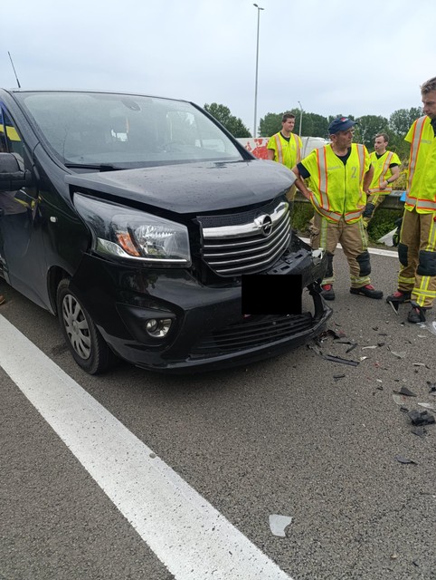 Bij een tweede ongeval reed een bestelwagen in op de file op de afrit Haasdonk