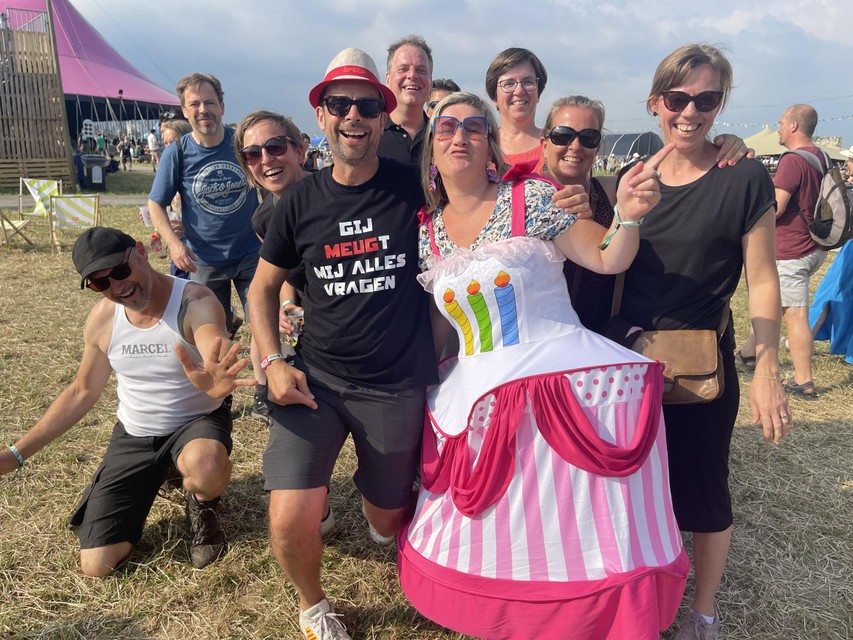 ‘Juf taart’ en haar vrienden op de festivalweide.