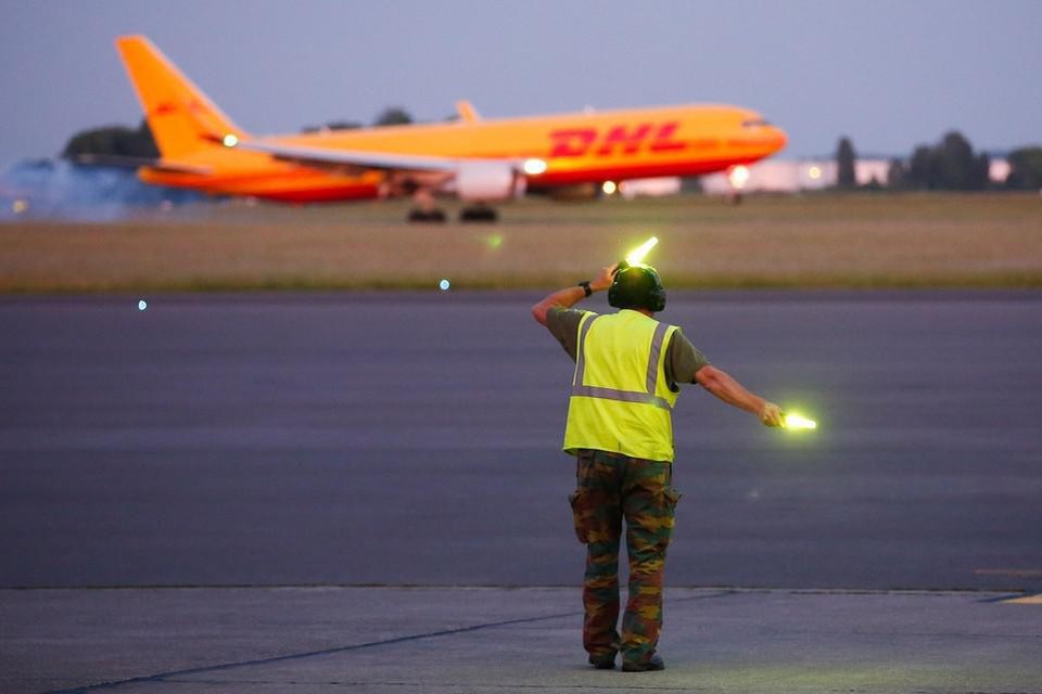 De Boeing 777 zijn relatief grote vliegtuigen die stiller kunnen vliegen omdat DHL ze niet helemaal vol moet laden.