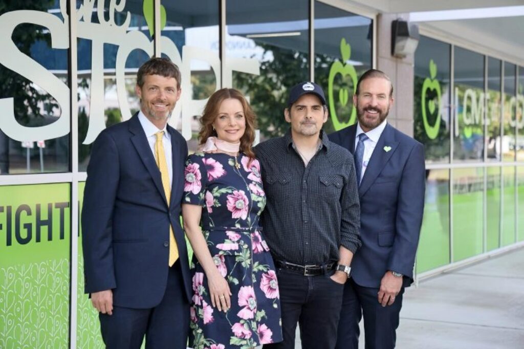 Country Singer Brad Paisley expands mission to fight hunger with second free grocery store