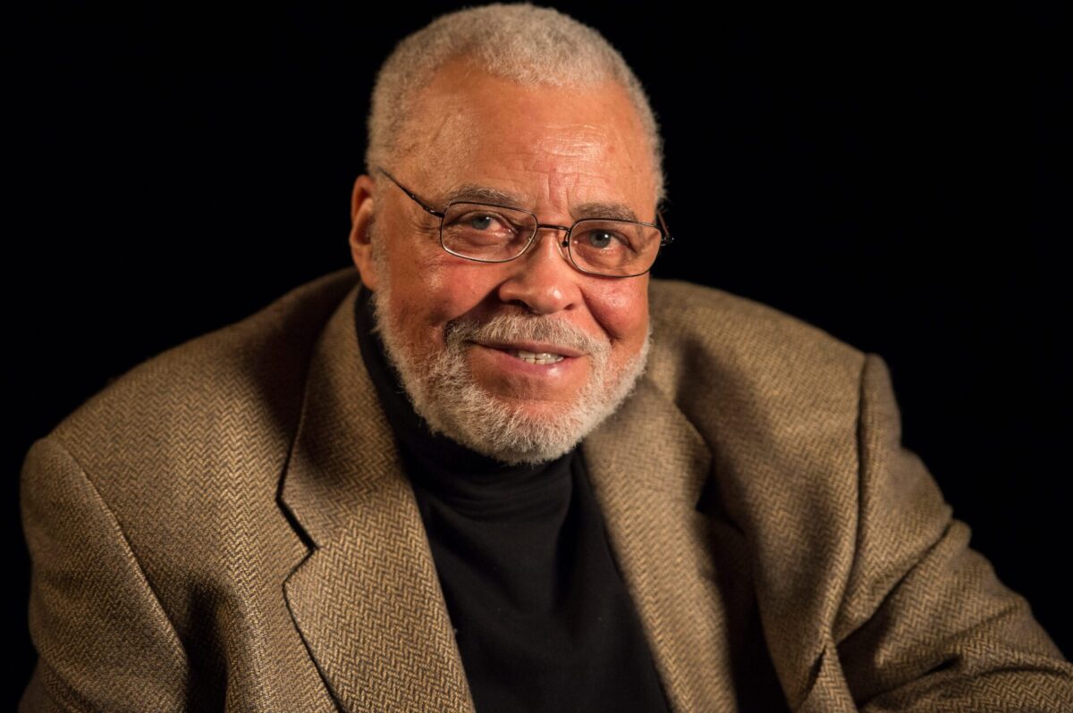 Fans rouwen terwijl James Earl Jones, de geprezen acteur uit 'Field of Dreams' en stem van Darth Vader, overlijdt op 93-jarige leeftijd