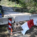 600 vakantiegangers zitten vast op Frans vakantiedomein door ingestorte brug na zware regenval, ook Belgen gestrand.