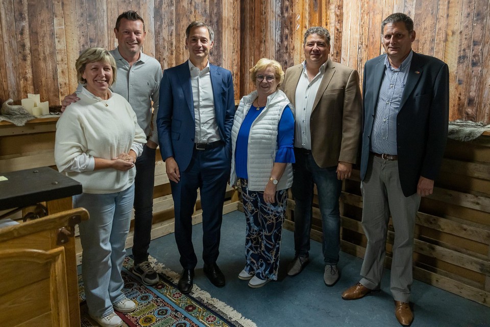 Het college van burgemeester en schepenen voor de komende zes jaar zal aangestuurd worden door Alexander De Croo als nieuwe burgemeester.