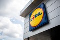 Dierenrechtenactivisten plakken stickers op verpakkingen konijnenvlees in dertigtal Lidl-supermarkten.