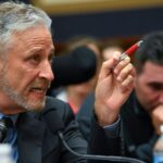 Jon Stewart Scheurt Dems Media Meltdown Over Puerto Rico Grap Aan Trump’s MSG Rally [KIJK].