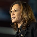 Kamala Harris slaat wild om zich heen in slotbetoog: “Trump wil alleen maar wraak en ongecontroleerde macht!”.