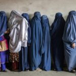 Afghaanse vrouwen mogen met elkaar praten, verzekeren taliban.