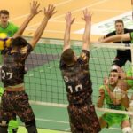 Opmerkelijk: Oekraïense volleyballers reizen niet terug na Europese match om oorlog te ontlopen.