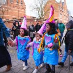 Man dreigt kinderen neer te steken tijdens carnavalstoet: “Hebben meteen ingegrepen”.