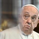 Paus Franciscus zegt in dankbericht “verzwakt” te zijn en “voor beproeving te staan”.