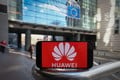 Vertegenwoordigers Huawei geweerd uit het Europees Parlement na corruptieklacht.